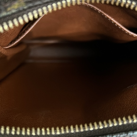 Louis Vuitton crossbody - Picture 4 of 5